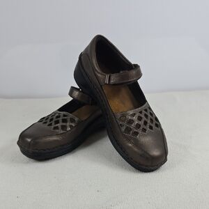 Noat Women's Gold/Brown Leather Mary Jane Shoes